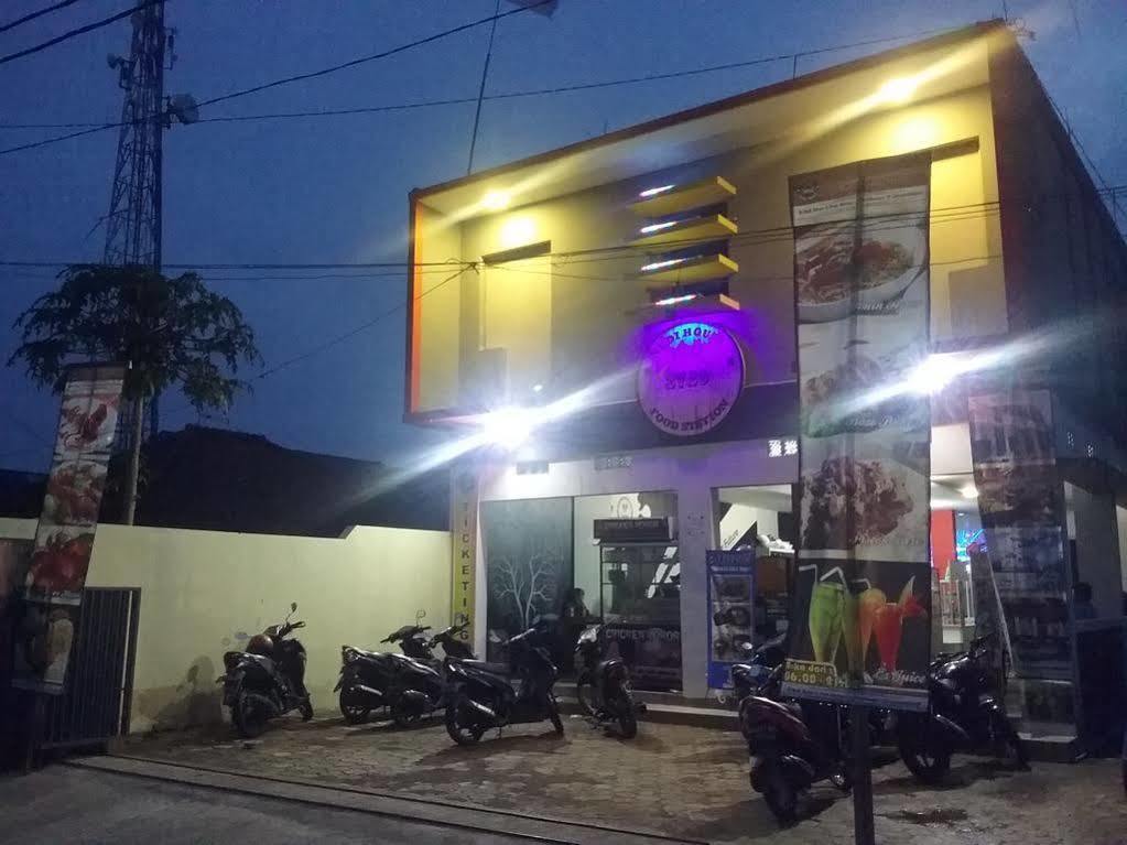 Budi House & Food Station Bandung Exterior foto